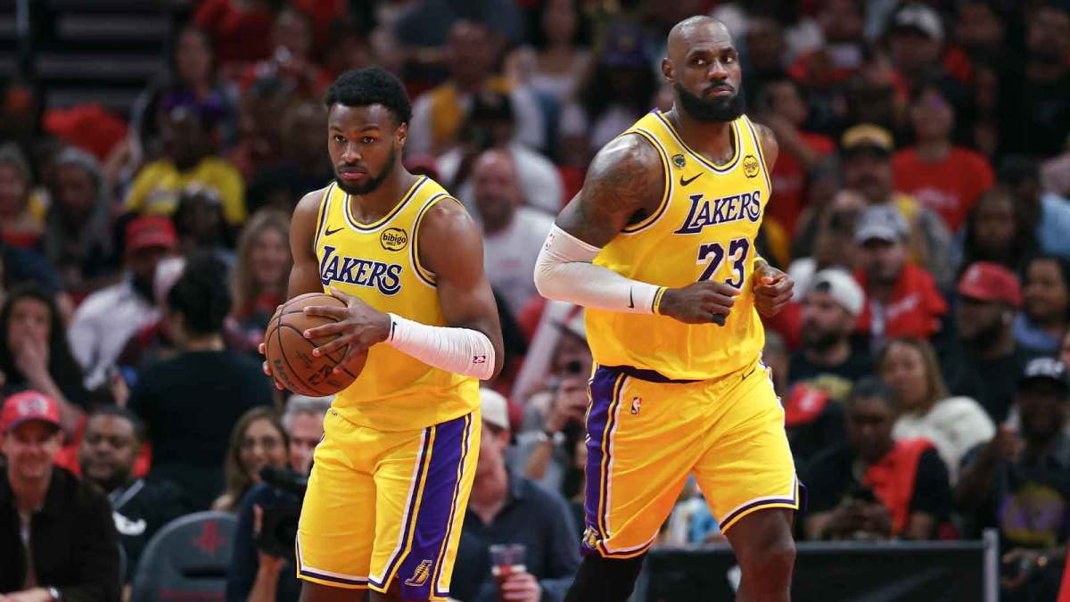 www.星空体育ESPN记者：湖人队内部人士暗示詹姆斯父子可能一起转投新球队
