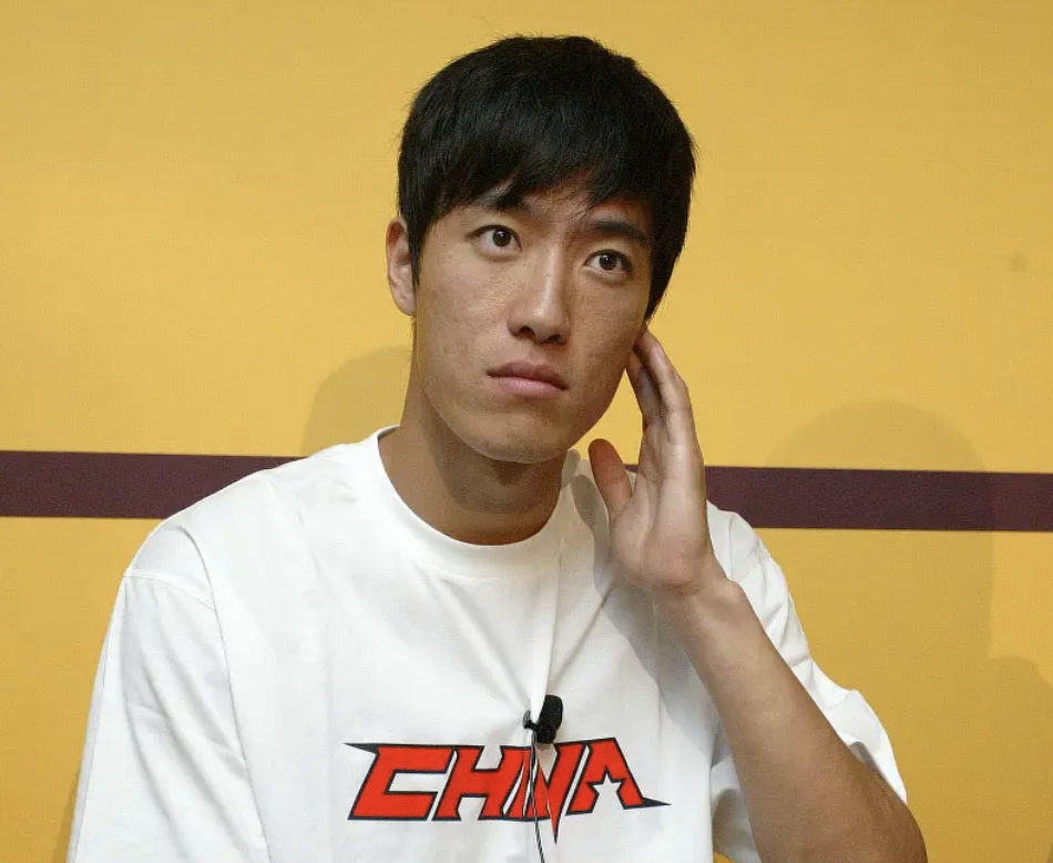 www.星空体育超6成网友支持刘翔选择买断！媒体人：他不想解除编制也不想上班