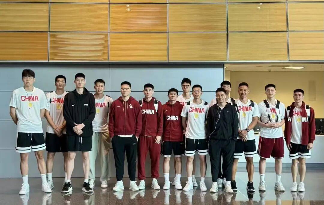 www.星空体育中国男篮在卡塔尔给赵继伟庆生，杨瀚森仍然进入不了NBA轮换，付豪谈赛季目标以及自身不足